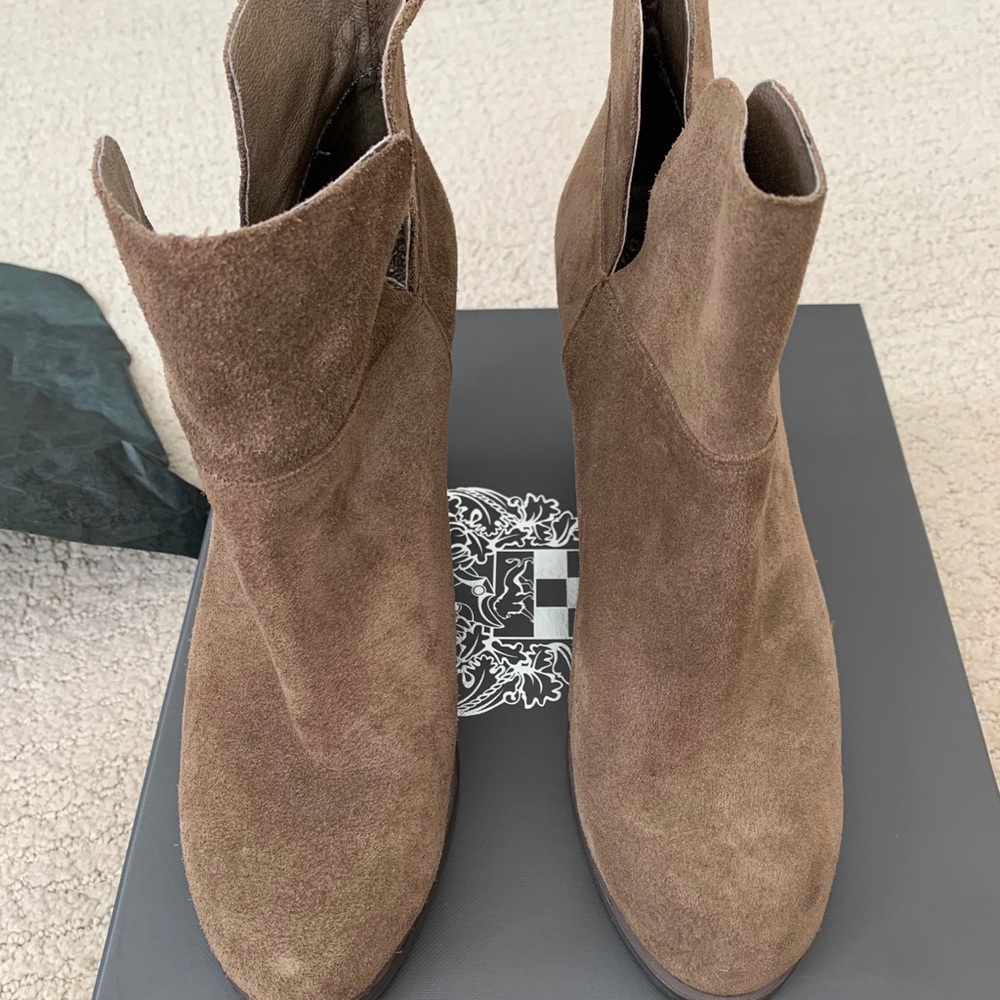 Vince Camuto VC-Helen 8.5M Bootie